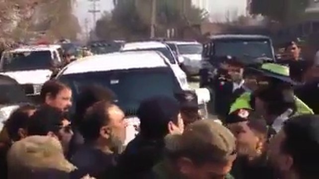 Bacha khan University Ke Lawakhken ka imran khan aur Pervaiz Khattak Ke samne Ehtejaj