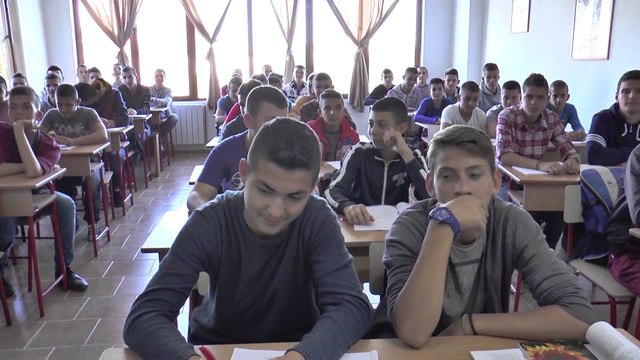 Report TV - Nesër testimi për 16750 mësues në 13 Drejtori Arsimore në vend