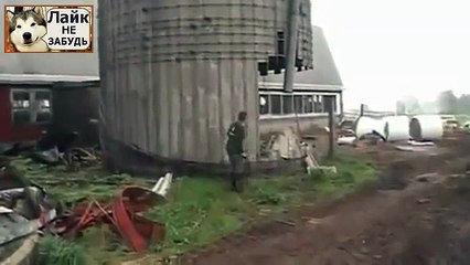 Еще один герой валит башню кувалдой Жеcть !