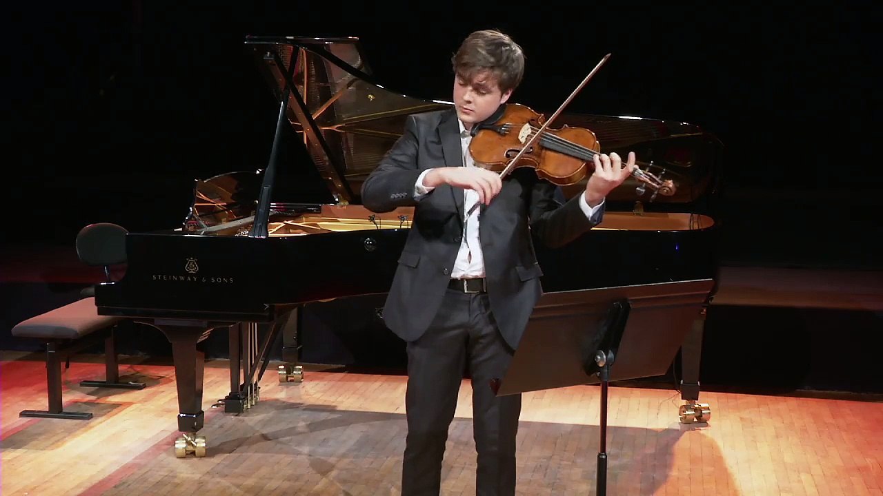 Bach : Suite pour violoncelle n°1 en sol majeur par Adrien Boisseau - Révélations 2016