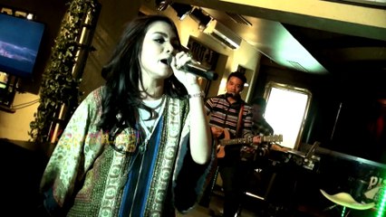 Momo Geisha Suka Gaya Simpel dan Feminim