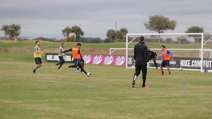 Tải video: Zagueiro Felipe faz belo gol em treino do Corinthians na Flórida