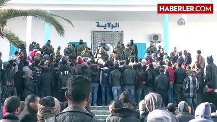 Tunus'taki Gösterilerde Bir Kişi Kendini Yakma Girişiminde Bulundu