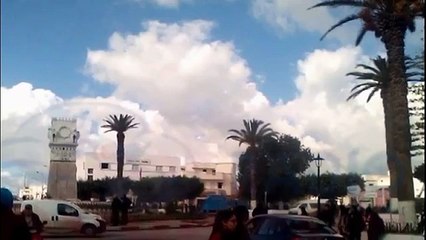 فيديو عااااجل : هذا ما يحدث في بنزرت الآن !!!! لا حول ولا قوة إلا بالله