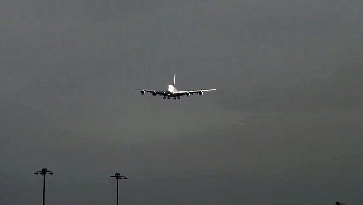 Windy Landing Emirates A380 Crosswind Landing in Bad Weather Manchester Airport Big Planes
