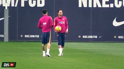 El Show de Dani Alves- 'calentamiento', pantalones bajados y chilena