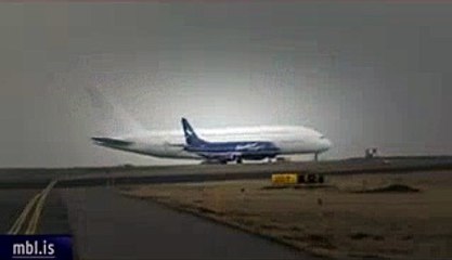 Airbus A38Extreme Crosswind Landing  Video Arts