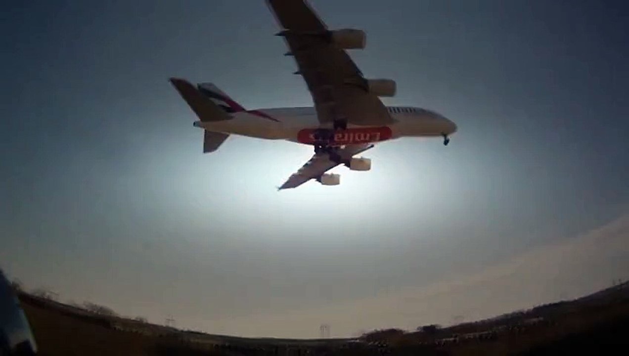 Airbus A38Emirates (A6-EDX) crosswind landing in Barcelona El Prat Airport (LEBL)  Video Arts