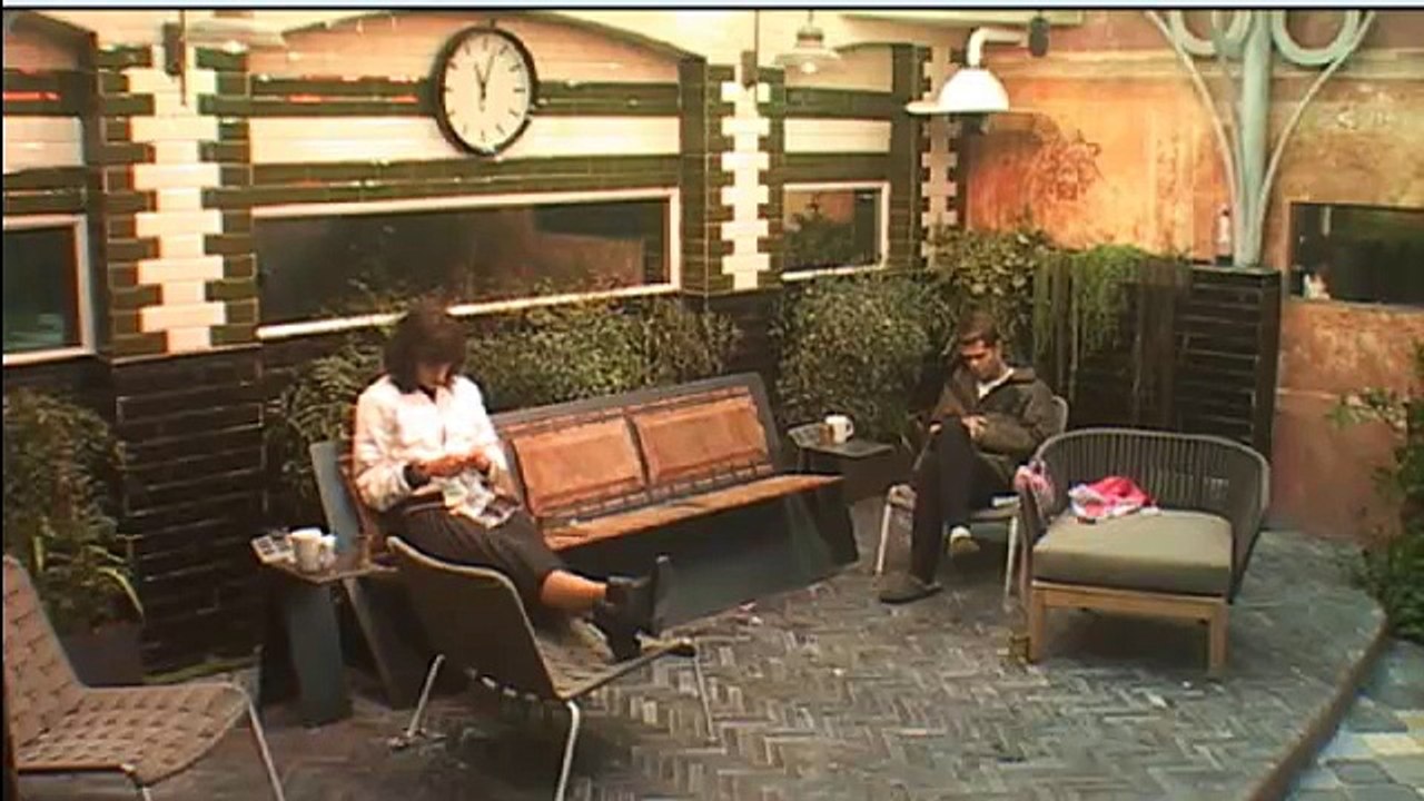 צביעותו של שי חי בשיחה עם ארבל קינן שנכנסה לבית האח הגדול כמעריצתו