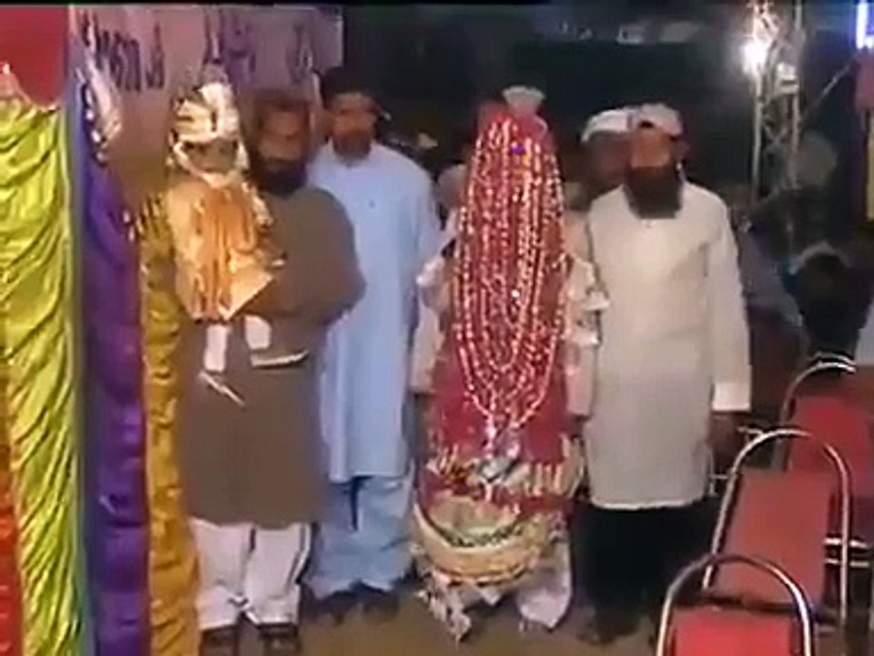 dulhay kay sath daikhain pahlay ee din kia hua!! ... must watch...