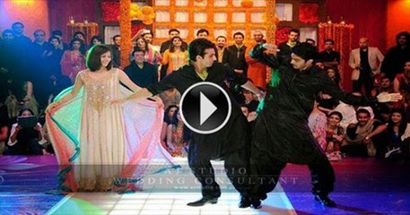 Shehroz and Syra dance performance at Mehndi (Video)
