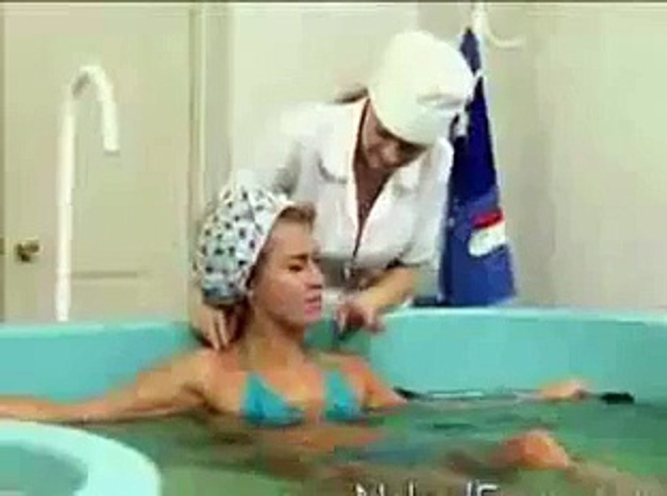 KAMERA ŞAKASI KÜVETTEKİ YILAN