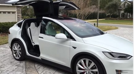 Présentation de la Tesla Model X P90D