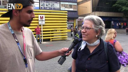 Hablan los venezolanos: billete de Bs 100 solo alcanza para unos Mentos