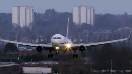 landing gear hammered in touchdown turbulence Big Planes