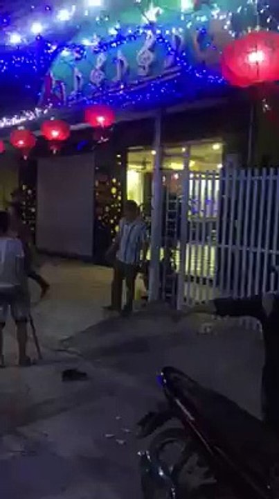Cận cảnh chém nhau thật kinh hoàng CÁI KẾT là một em chuyển diện