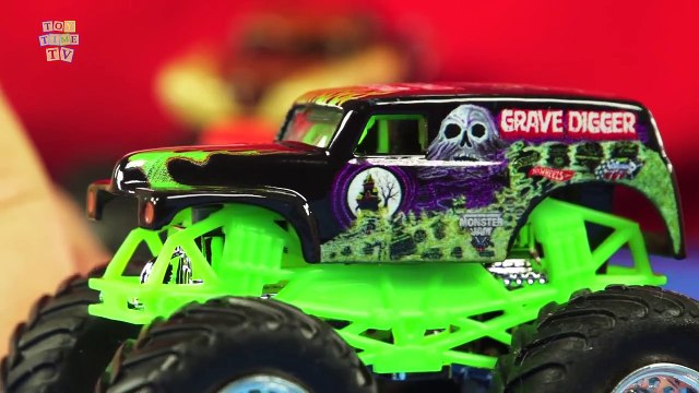 HOT WHEELS Monster Jam Off Road Monster Trucks Grave Digger and Monster Mutt