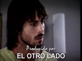 Sara le enseña el tatuaje a Lucas