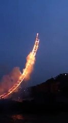 Sky Ladder : Feu d’artifice dun échelle qui grimpe dans le ciel