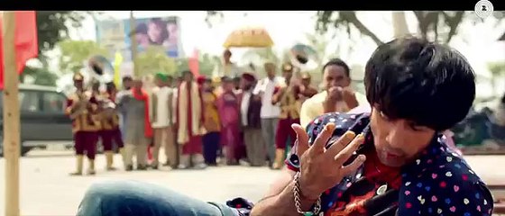 Desi Girl!!    Guddu Rangeela (title Track) - Guddu Rangeela Arshad Warsi Amit Sadh Aditi Rao Hydari-40