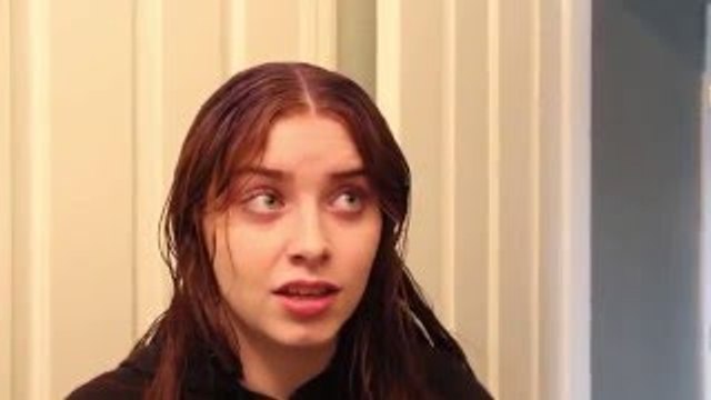 DYEING GIRLFRIENDS HAIR PURPLE PRANK