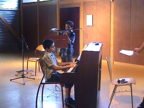 M2U01604 duo piano et violon, premiere danse hongroise, Brahms, audition du 11 juin 2014 Ateliers Musicaux de Scy Chazelles