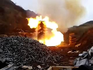 Découvrez ce qui se passe lorsqu'on fait exploser 2 000 balles d'armes à feu simultanément