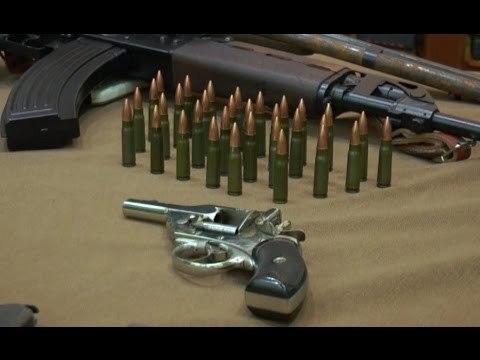 Napoli - Scoperti due arsenali della camorra a Scampia e Fuorigrotta (22.01.16)