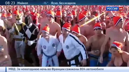 Descargar video: Европейцы отмечают Новый год купаниями в ледяной воде