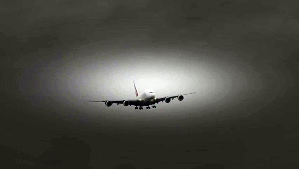 Crosswind Landing Emirates A38Manchester Airport  Video Arts