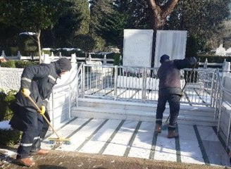 Mustafa Koç'un Cenazesi İçin Zincirlikuyu Mezarlığı'nda Hummalı Çalışma