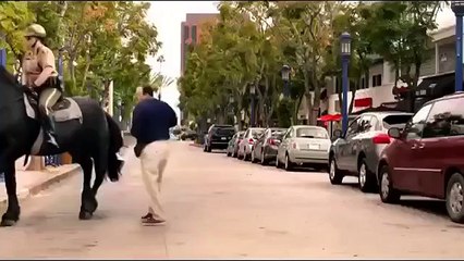 Хлопнул по попке! Жесть! Смотреть всем
