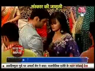 Swaragini 23 January 2016 Swara aur Sanskar ne Chip Chip Kar Kiya Romance