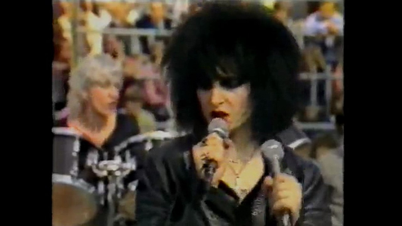 SIOUXSIE & THE BANSHEES – "SPELLBOUND" Lip sync ('Rockpop' show, ZDF German TV, 23 Nov 1981)