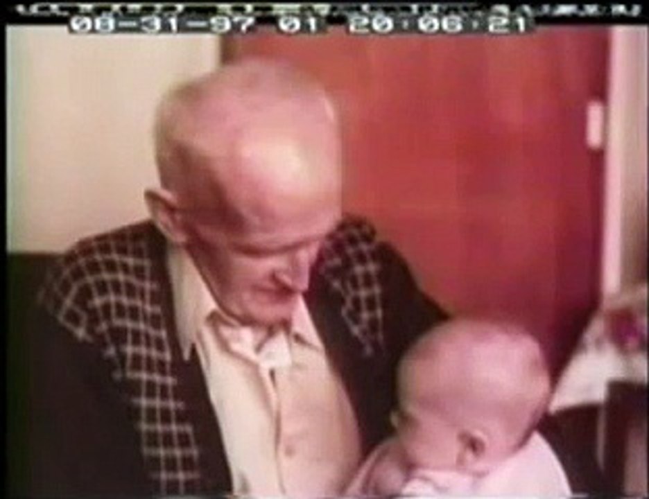 Angelas Ashes: The Luminous Memoir of Frank McCourt (1997)