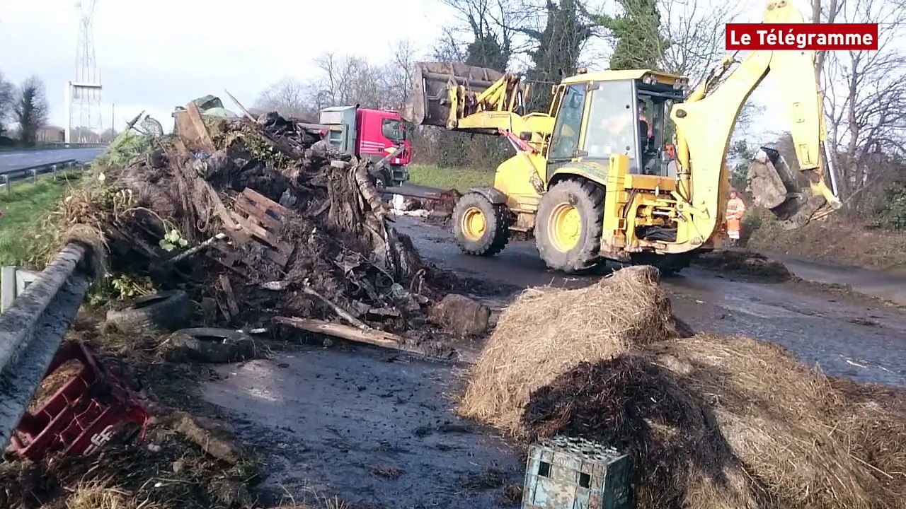 Agriculteurs. Le grand nettoyage de la RN12