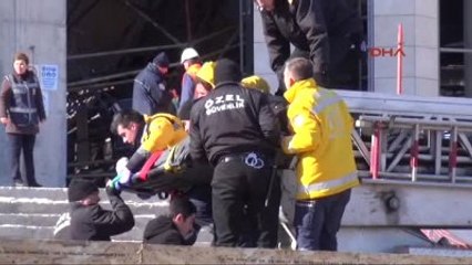 Uşak Camii İnşaatında Kalıplar İskeleyle Çökünce İşçiler Yaralandı