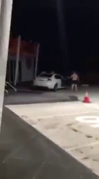 Robbery Gone Wrong - 2 Guys witness Robbery, take Thieves car keys and chase him!