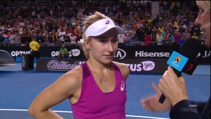 Une joueuse de tennis dérape un peu en pleine interview... "Je suis bonne par derrière" Oups