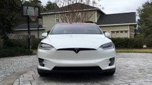 La voiture Tesla Model X P90D vient du futur