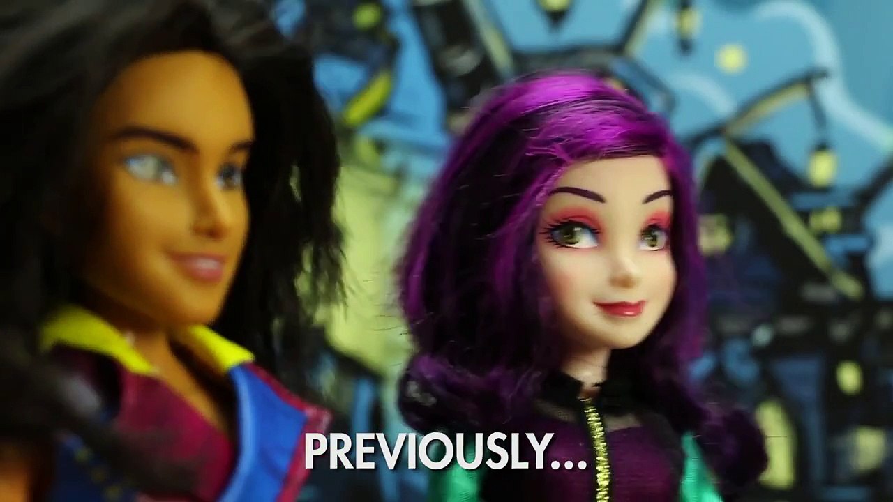 Mal Saves Ben & Jay Saves Descendants Mal’s life from Drowning. DisneyToysFan