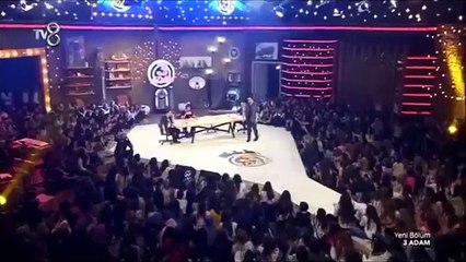 Cem Yılmaz'dan Beyaz'a 'Halk Otobüslü' Gönderme