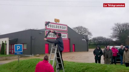 Pouldergat (29). Les agriculteurs bâchent les panneaux indicateurs (Le Télégramme)