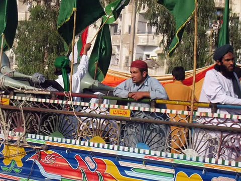 Nabi ka JAShan AYa OWAis QAdri Naat 2010 - YouTube