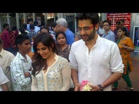 Youngistaan | Neha Sharma & Jackky Bhagnani Visit Siddhivinayak To Seek Blessings