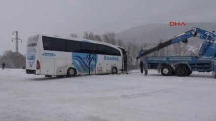 Erzincan'da Yolcu Otobüsü Tır'a Çarptı: 17 Yaralı