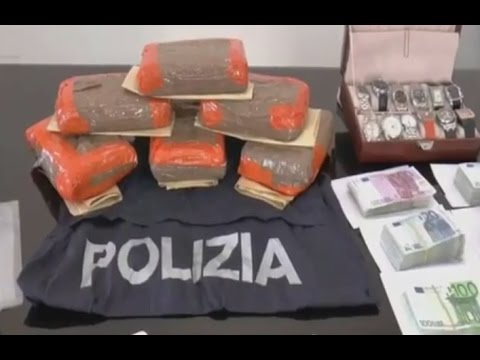 Video Brescia - Camionista nascondeva 7 chili di droga nel Tir (23.01.16)