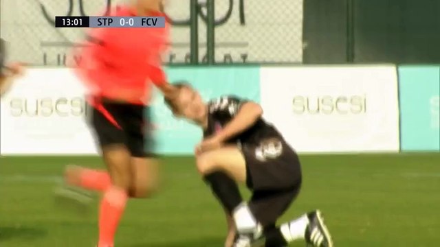 Amical - Il marque un coup franc depuis sa moitié de terrain !