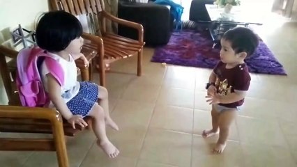 VIDEO LUCU _ kakak sama adik bertengkar ( apa salah kakak __)_ By Toba.tv