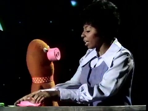 Classic Sesame Street - Susan Sings \ Swing On a Star\